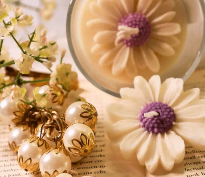 Marguerite Candle