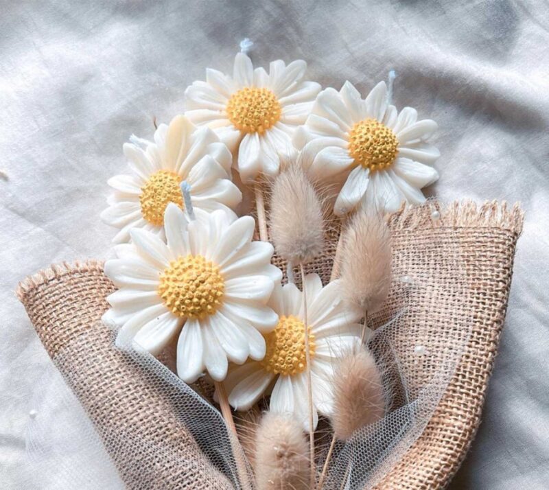 Marguerite Candle - Image 4