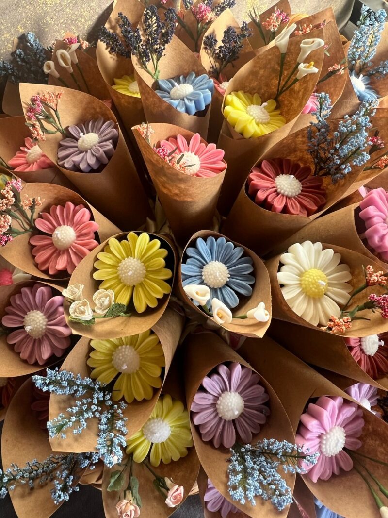 Marguerite Candle - Image 3